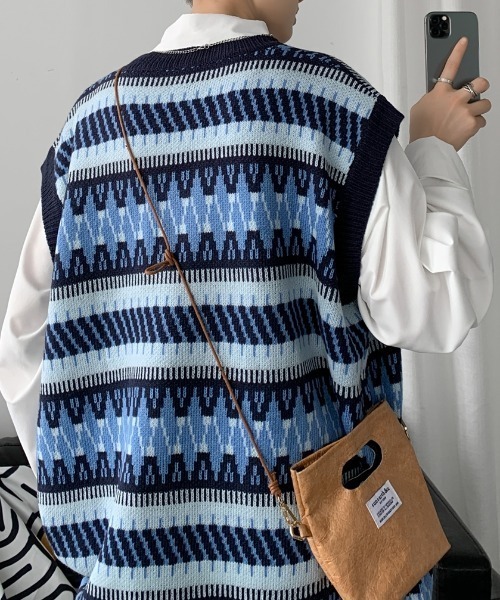 KOR(ケーオーアール)の「ノルディック柄 Vネックニットベスト(ベスト・メンズ・ネイビー/グレー・4XL/3XL/5XL/L/XL/2XL/M)」の5枚目の写真