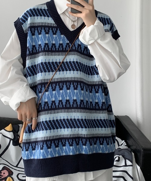 KOR(ケーオーアール)の「ノルディック柄 Vネックニットベスト(ベスト・メンズ・ネイビー/グレー・4XL/3XL/5XL/L/XL/2XL/M)」の7枚目の写真