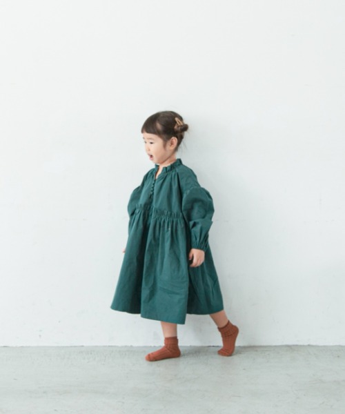 LOWRYS FARM（ローリーズファーム）の「ギャザーボリュームワンピース　254735（ワンピース・キッズ・グレー/イエロー/グリーン・110cm/120cm/130cm）」の2枚目の写真