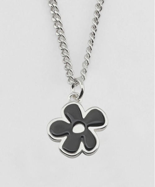 NONENON（ノンノン）の「【NONENON】MINI BLOOM NECKLACE / ノンノン ミニ ブルーム フラワー ネックレス（ネックレス・レディース・シルバー/ゴールド・MEDIUM/LARGE/SMALL）」の5枚目の写真