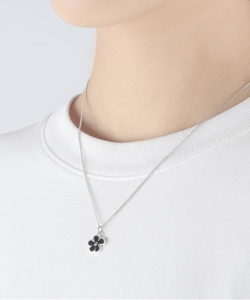 NONENON（ノンノン）の「【NONENON】MINI BLOOM NECKLACE / ノンノン ミニ ブルーム フラワー ネックレス（ネックレス・レディース・シルバー/ゴールド・MEDIUM/LARGE/SMALL）」の3枚目の写真