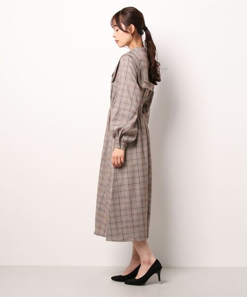 Clice de Paris（クリシェドゥパリス）の「PSGチェック柄ワンピース（ワンピース・レディース・ベージュ/グレー・ONESIZE）」の3枚目の写真