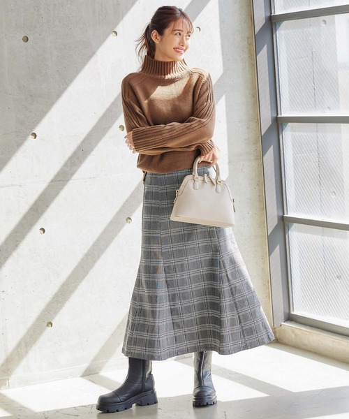 KOBE LETTUCE（コウベレタス）の「ショルダーストラップ付き2waｙステッチブガッティバッグ（ハンドバッグ・レディース・ブラック/マスタード/グレイッシュベージュ/ホワイト系/ブラウン・FREE）」の12枚目の写真