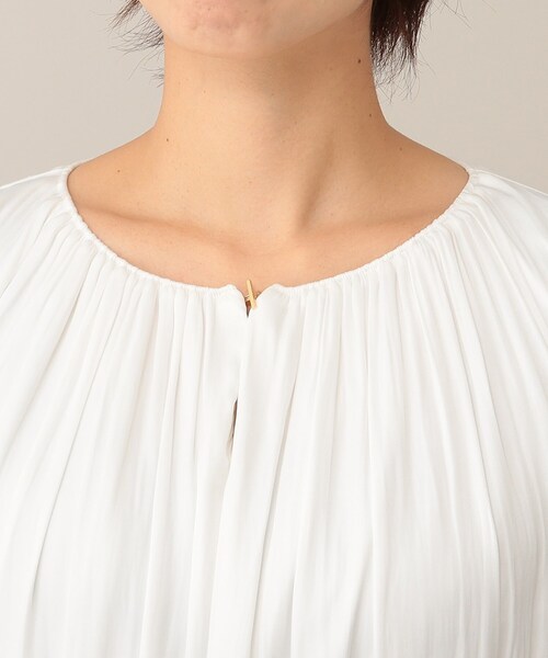 UNTITLED(アンタイトル)の「◆ルミエールクロス ギャザーブラウス【洗える】(Tシャツ/カットソー・レディース・オフホワイト・03/02/04/01/48/44)」の6枚目の写真