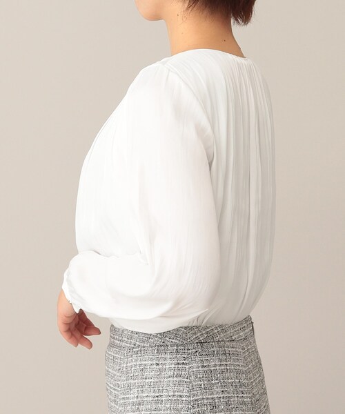 UNTITLED(アンタイトル)の「◆ルミエールクロス ギャザーブラウス【洗える】(Tシャツ/カットソー・レディース・オフホワイト・03/02/04/01/48/44)」の11枚目の写真
