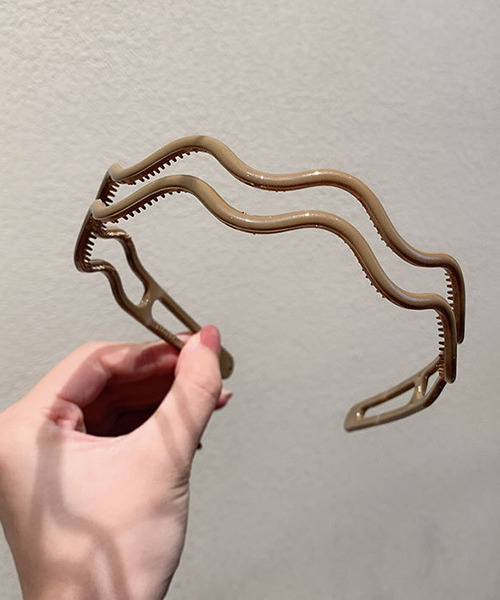 c.u.l(シーユーエル)の「【c.u.l】ダブルウエーブカチューシャ cula335(カチューシャ・レディース・ホワイト/ピンクベージュ/ブラウン/ブラック/グリーン/グレー/ボルドー・FREE)」の4枚目の写真