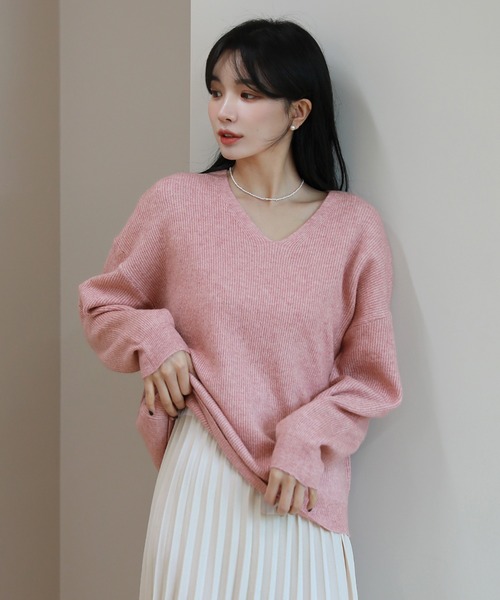 by muni:r（バイ ムニール）の「デイリーアイテムVネックニット（ニット/セーター・レディース・ブラック/グレー/ピンク/アイボリー・FREE）」の4枚目の写真