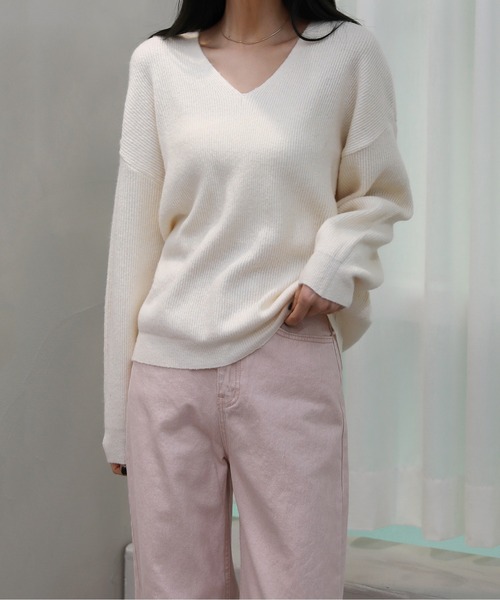 by muni:r（バイ ムニール）の「デイリーアイテムVネックニット（ニット/セーター・レディース・ブラック/グレー/ピンク/アイボリー・FREE）」の5枚目の写真