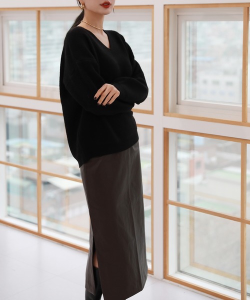 by muni:r（バイ ムニール）の「デイリーアイテムVネックニット（ニット/セーター・レディース・ブラック/グレー/ピンク/アイボリー・FREE）」の15枚目の写真