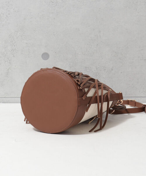 fredy emue（フレディエミュ）の「フリンジバケツ ショルダーバッグ（ショルダーバッグ・レディース・ブラック/キャメル・FREE）」の14枚目の写真