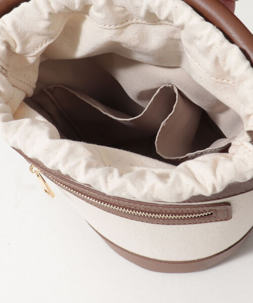 fredy emue（フレディエミュ）の「フリンジバケツ ショルダーバッグ（ショルダーバッグ・レディース・ブラック/キャメル・FREE）」の19枚目の写真