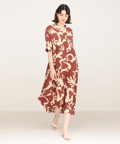 TOMORROWLAND （トゥモローランド）の「ウェイビープリント フレアワンピース（ワンピース・レディース・レッド系その他/グリーン系その他2・36/34）」の3枚目の写真