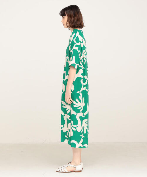 TOMORROWLAND （トゥモローランド）の「ウェイビープリント フレアワンピース（ワンピース・レディース・レッド系その他/グリーン系その他2・36/34）」の6枚目の写真