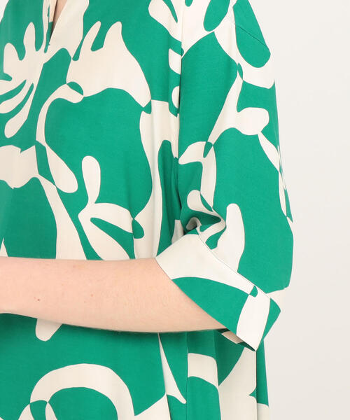 TOMORROWLAND （トゥモローランド）の「ウェイビープリント フレアワンピース（ワンピース・レディース・レッド系その他/グリーン系その他2・36/34）」の5枚目の写真