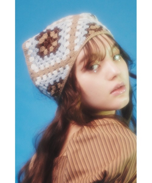 WC(ダブル シー)の「カラークロシェバブーシュカ(ヘアバンド・レディース・ベージュ/ブラウン/オレンジ・FREE)」の2枚目の写真