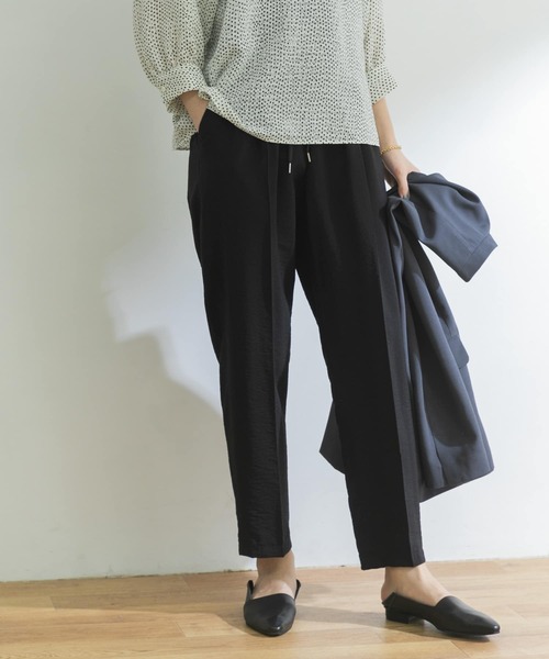 URBAN RESEARCH（アーバンリサーチ）の「ポプリンドロストテーパードパンツ（その他パンツ・レディース・ブラック/ベージュ/グリーン系その他・38/36/34）」の2枚目の写真