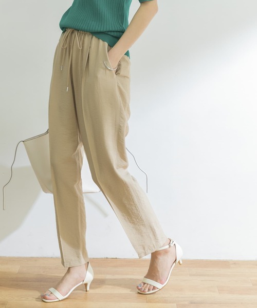 URBAN RESEARCH（アーバンリサーチ）の「ポプリンドロストテーパードパンツ（その他パンツ・レディース・ブラック/ベージュ/グリーン系その他・38/36/34）」の11枚目の写真