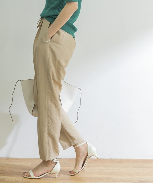 URBAN RESEARCH（アーバンリサーチ）の「ポプリンドロストテーパードパンツ（その他パンツ・レディース・ブラック/ベージュ/グリーン系その他・38/36/34）」の12枚目の写真