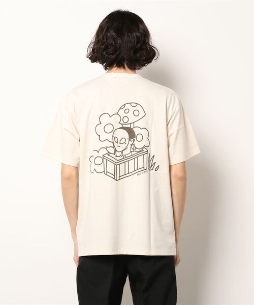 Not So Ape（ノットソーエイプ）の「ALIEN IN THE PLANT T-SHIRT（Tシャツ/カットソー・メンズ・マスタード/ホワイト/ライトベージュ・LARGE/MEDIUM/X-LARGE）」の4枚目の写真
