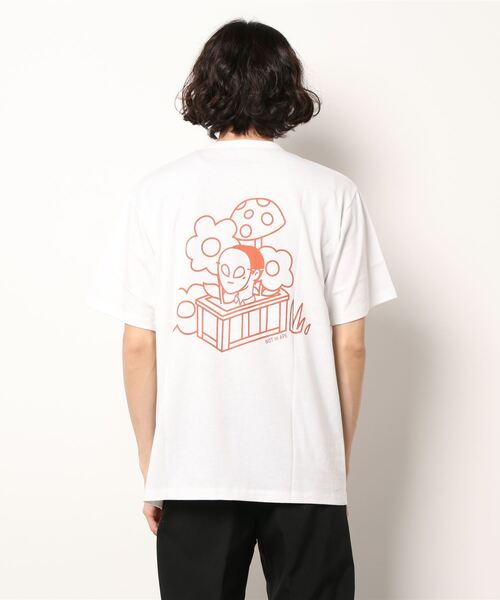 Not So Ape（ノットソーエイプ）の「ALIEN IN THE PLANT T-SHIRT（Tシャツ/カットソー・メンズ・マスタード/ホワイト/ライトベージュ・LARGE/MEDIUM/X-LARGE）」の6枚目の写真
