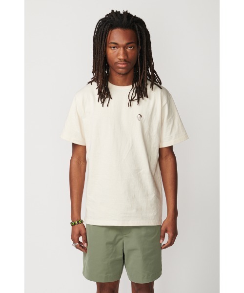 Not So Ape（ノットソーエイプ）の「ALIEN IN THE PLANT T-SHIRT（Tシャツ/カットソー・メンズ・マスタード/ホワイト/ライトベージュ・LARGE/MEDIUM/X-LARGE）」の2枚目の写真