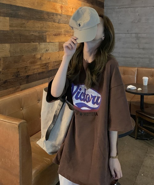 VitaFelice(ヴィータフェリーチェ)の「ロゴ オーバーサイズTシャツ(Tシャツ/カットソー・レディース・グレー/ブラウン/ホワイト・FREE)」の9枚目の写真