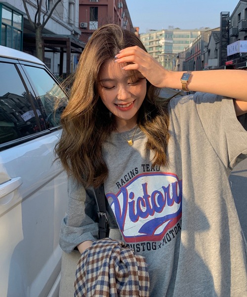 VitaFelice(ヴィータフェリーチェ)の「ロゴ オーバーサイズTシャツ(Tシャツ/カットソー・レディース・グレー/ブラウン/ホワイト・FREE)」の12枚目の写真