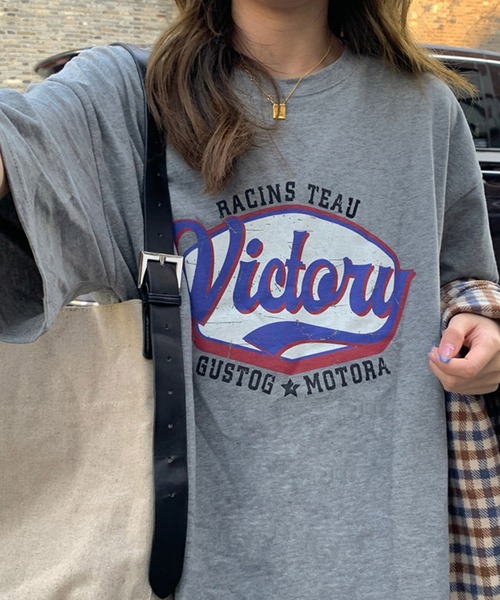 VitaFelice(ヴィータフェリーチェ)の「ロゴ オーバーサイズTシャツ(Tシャツ/カットソー・レディース・グレー/ブラウン/ホワイト・FREE)」の16枚目の写真