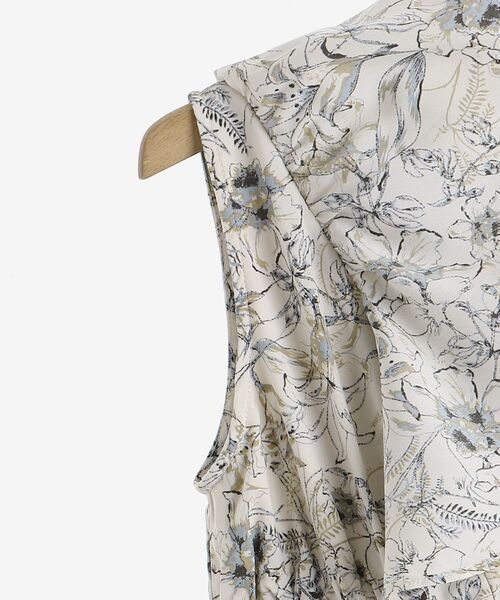 MAJESTIC LEGON(マジェスティックレゴン)の「パピヨンスリーブコルセットワンピ(ワンピース・レディース・ホワイト系その他2/ブラウン系その他2/ブルー系その他2・SMALL/MEDIUM)」の9枚目の写真