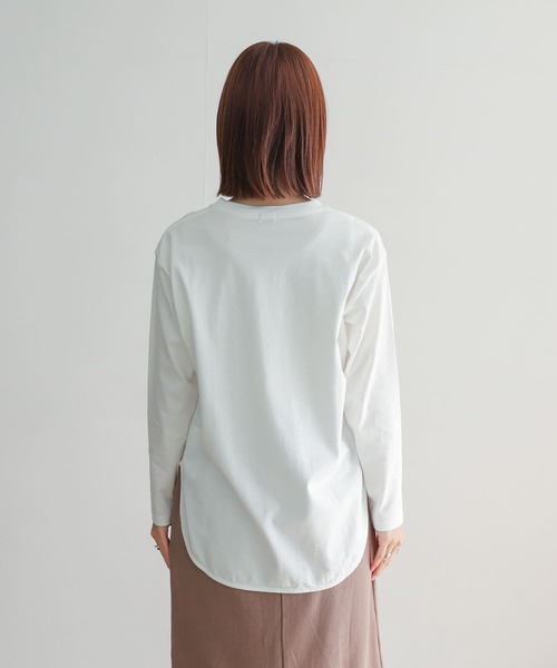 URBAN RESEARCH DOORS（アーバンリサーチドアーズ）の「USAコットンラウンドヘムカットソー（Tシャツ/カットソー・レディース・オフホワイト・MEDIUM）」の17枚目の写真