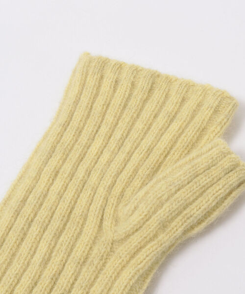 NOLLEY’S（ノーリーズ）の「ウォッシャブルヘアリーニットアームウォーマー（手袋・レディース・ライトグレー/ベージュ/イエロー/ベビーピンク・FREE）」の9枚目の写真