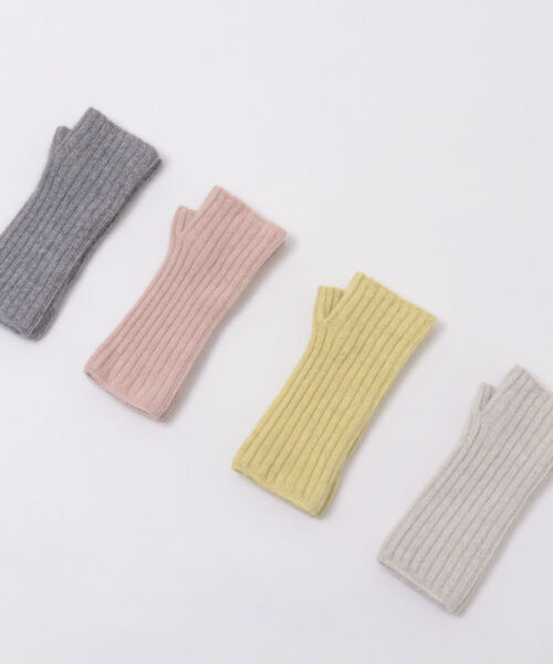 NOLLEY’S（ノーリーズ）の「ウォッシャブルヘアリーニットアームウォーマー（手袋・レディース・ライトグレー/ベージュ/イエロー/ベビーピンク・FREE）」の14枚目の写真