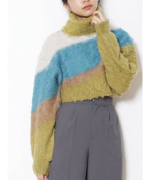 MURUA（ムルーア）の「エアリーショートオフタートルニット（ニット/セーター・レディース・アイボリー/ブルー/モカ/その他1・FREE）」の4枚目の写真