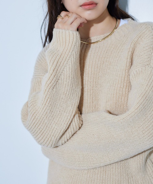 ECRIRE（エクリール）の「オーバーニット（ニット/セーター・レディース・ベージュ/ブルー・M/L）」の2枚目の写真