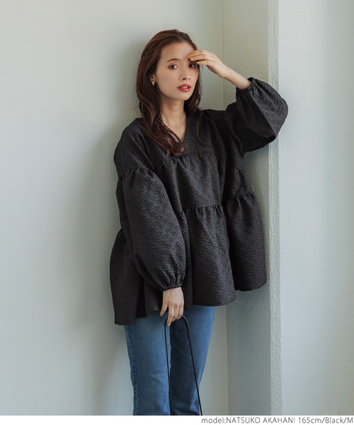 coca(coca)(コカ)の「エンボスVネックティアードブラウス(シャツ/ブラウス・レディース・アイボリー/ブラック・M/L)」の5枚目の写真