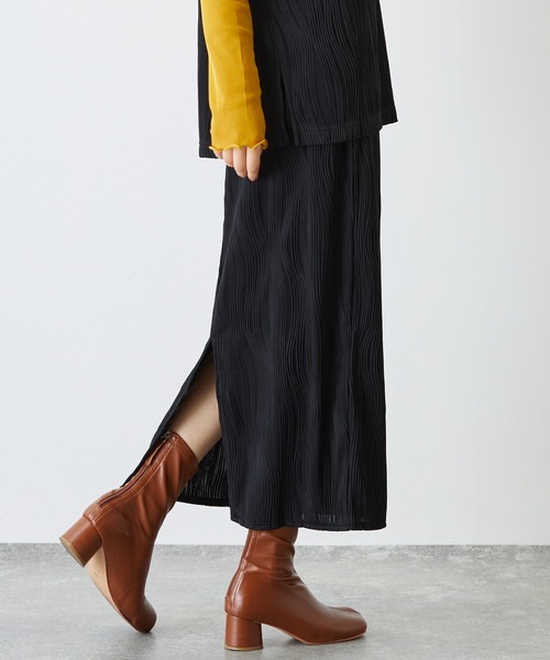 ANOTHER S(アナザーエス)の「ウェーブプリーツロングスカート(スカート・レディース・グレイッシュベージュ/ブラック・M)」の2枚目の写真