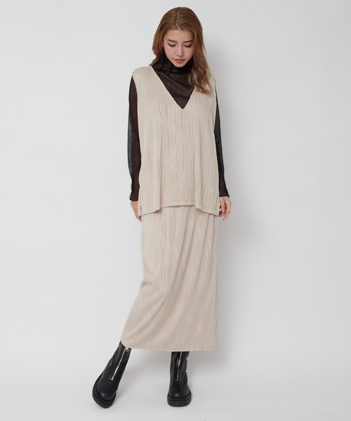 ANOTHER S(アナザーエス)の「ウェーブプリーツロングスカート(スカート・レディース・グレイッシュベージュ/ブラック・M)」の3枚目の写真