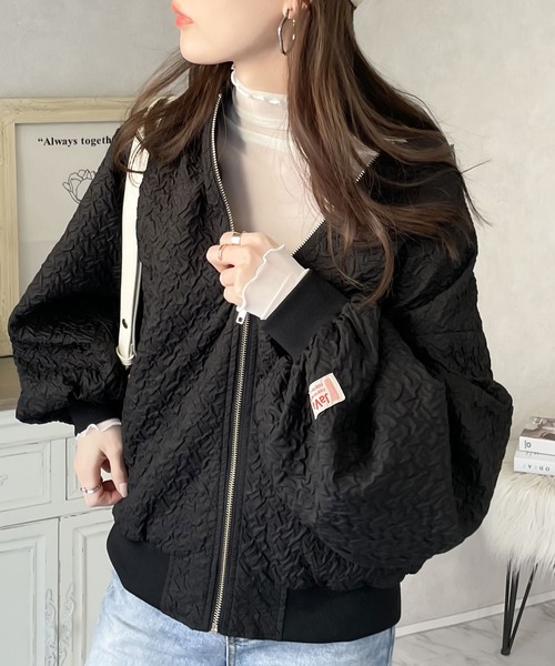 Java(ジャバ)の「《JaVaジャバ コラボ》大人の上品。エンボス加工ジップブルゾン(ブルゾン・レディース・ホワイト系その他/ブラック/グレイッシュベージュ/カーキ・LARGE/MEDIUM/SMALL/X-LARGE)」の15枚目の写真