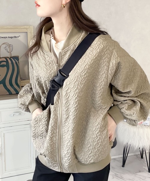 Java(ジャバ)の「《JaVaジャバ コラボ》大人の上品。エンボス加工ジップブルゾン(ブルゾン・レディース・ホワイト系その他/ブラック/グレイッシュベージュ/カーキ・LARGE/MEDIUM/SMALL/X-LARGE)」の13枚目の写真