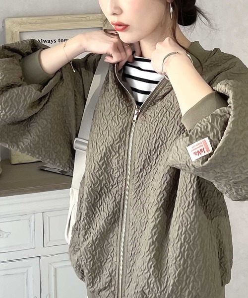 Java(ジャバ)の「《JaVaジャバ コラボ》大人の上品。エンボス加工ジップブルゾン(ブルゾン・レディース・ホワイト系その他/ブラック/グレイッシュベージュ/カーキ・LARGE/MEDIUM/SMALL/X-LARGE)」の10枚目の写真