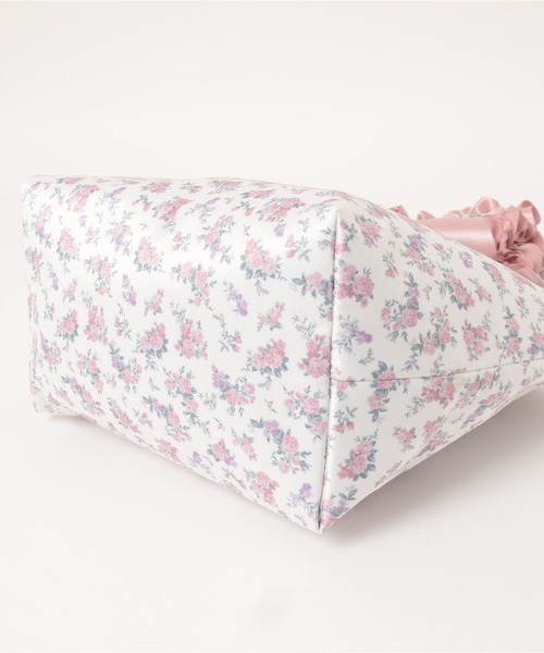 Maison de FLEUR(メゾンドフルール)の「フラワープリントフリルハンドルトートバッグ(トートバッグ・レディース・ピンク/アイボリー・FREE)」の14枚目の写真