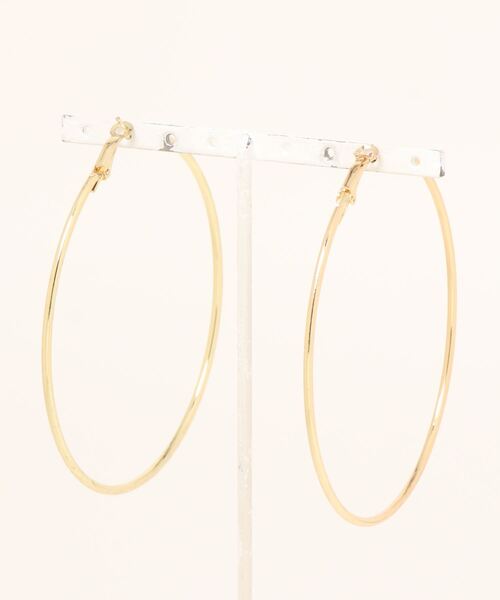 Fun & Daily(ファンアンドデイリー)の「F&D : 8cm ラージフープピアス(ピアス(両耳用)・レディース・シルバー/ゴールド/ブラック・FREE)」の4枚目の写真
