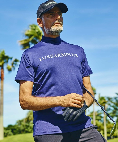 LUXEAKMPLUS(リュクスエイケイエムプラス)の「LUXEAKMPLUS(リュクスエイケイエムプラス)ベーシックロゴモックネック半袖Tシャツ(Tシャツ/カットソー・メンズ・ホワイト系/ホワイト/ネイビー/ブラック・XXL/XL/M/S/L)」の4枚目の写真
