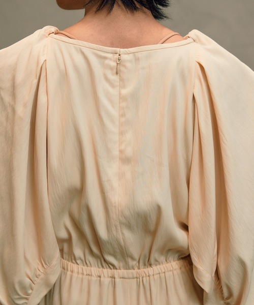 THINGS THAT MATTER（シングス ザット マター）の「THINGS THAT MATTER VISCOSE VOLUME SLEEVE LONG DRESS（ドレス・レディース・ベージュ/ライトブルー/ブラック・FREE）」の7枚目の写真
