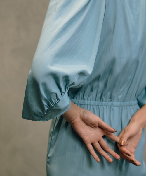 THINGS THAT MATTER（シングス ザット マター）の「THINGS THAT MATTER VISCOSE VOLUME SLEEVE LONG DRESS（ドレス・レディース・ベージュ/ライトブルー/ブラック・FREE）」の16枚目の写真