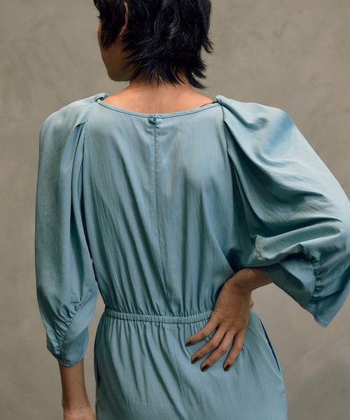 THINGS THAT MATTER（シングス ザット マター）の「THINGS THAT MATTER VISCOSE VOLUME SLEEVE LONG DRESS（ドレス・レディース・ベージュ/ライトブルー/ブラック・FREE）」の15枚目の写真