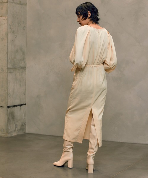 THINGS THAT MATTER（シングス ザット マター）の「THINGS THAT MATTER VISCOSE VOLUME SLEEVE LONG DRESS（ドレス・レディース・ベージュ/ライトブルー/ブラック・FREE）」の12枚目の写真