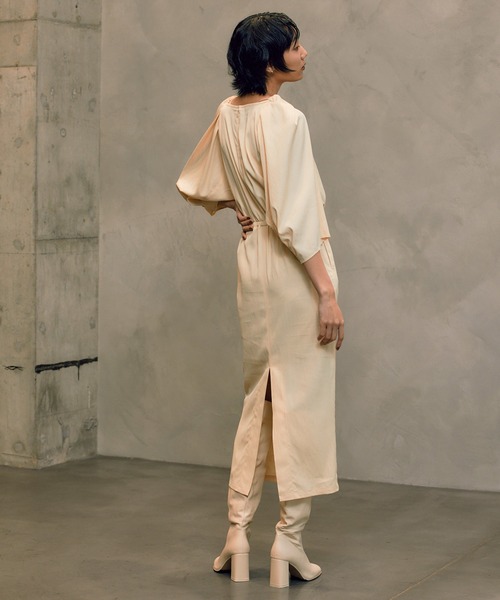THINGS THAT MATTER（シングス ザット マター）の「THINGS THAT MATTER VISCOSE VOLUME SLEEVE LONG DRESS（ドレス・レディース・ベージュ/ライトブルー/ブラック・FREE）」の13枚目の写真