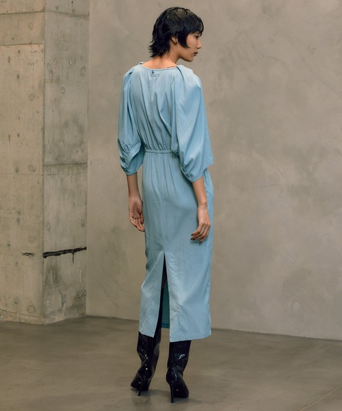 THINGS THAT MATTER（シングス ザット マター）の「THINGS THAT MATTER VISCOSE VOLUME SLEEVE LONG DRESS（ドレス・レディース・ベージュ/ライトブルー/ブラック・FREE）」の20枚目の写真
