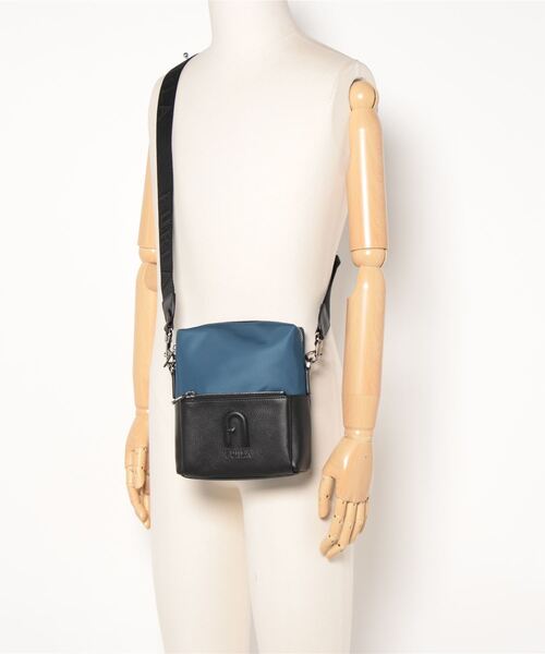 FURLA（フルラ）の「MAN URBAN S CROSSBODY（ショルダーバッグ・メンズ・ブルーグリーン・ONE SIZE）」の2枚目の写真